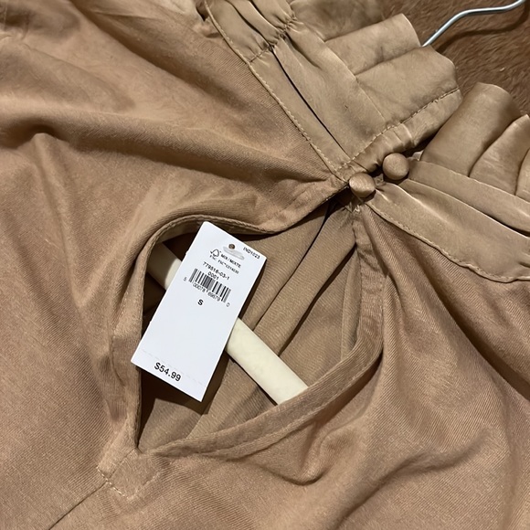 NEW - Gold Blouse - Banana Republic - Picture 2 of 3